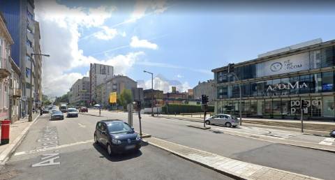 Terreno c/ PA para 8 andares c/ 7 Apartamentos T2 - Av. Boavista - Porto