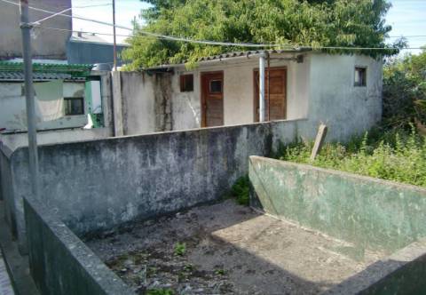 Ilha c/ 7 casas para recuperar em São Mamede Infesta, zona do Amial