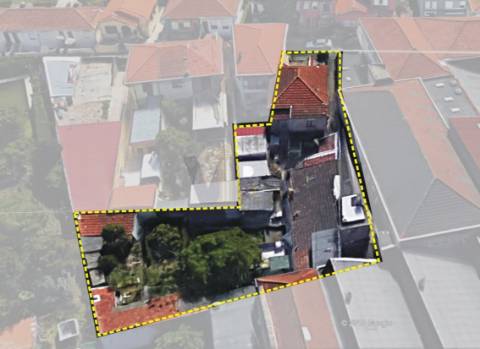 Edifício com Moradia + Ilha Ilha c/ 7 casas para recuperar no Amial