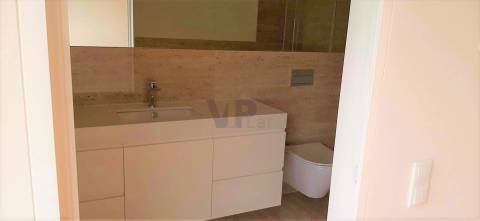 Excelente T3 NOVO, no centro de Rio Tinto (Metro)