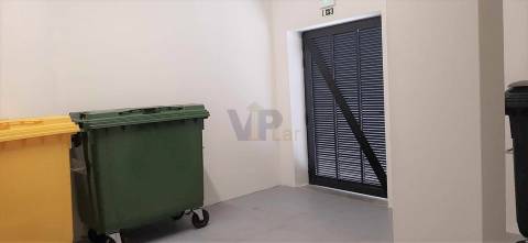 Excelente T3 NOVO, no centro de Rio Tinto (Metro)