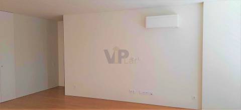 Fantástico T4 NOVO, junto ao Metro (Rio Tinto) / Parque Urbano