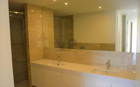 Fantástico T4 NOVO, junto ao Metro (Rio Tinto) / Parque Urbano