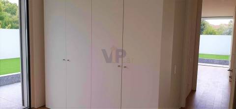 Fantástico T4 NOVO, junto ao Metro (Rio Tinto) / Parque Urbano