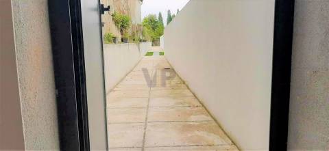 Loja c/ 204m² ao Centro de Rio Tinto (Metro)