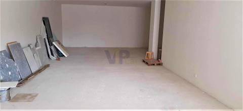 Loja c/ 204m² ao Centro de Rio Tinto (Metro)