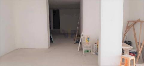 Loja c/ 204m² ao Centro de Rio Tinto (Metro)