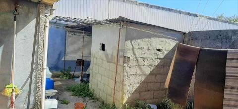 Moradia T3 para remodelar - Porto / Ramalde (à Casa de Saúde Boavista)