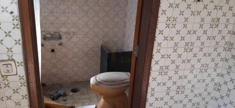 Moradia T3 para remodelar - Porto / Ramalde (à Casa de Saúde Boavista)