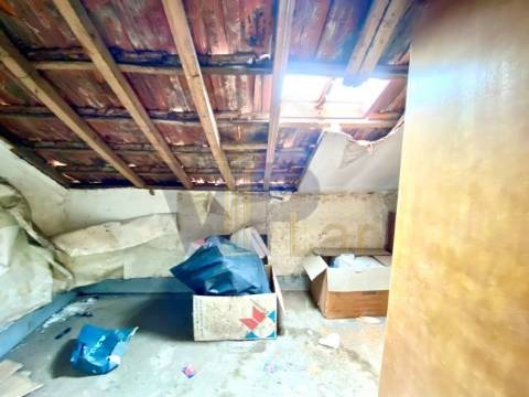 Moradia T3 para remodelar - Porto / Ramalde (à Casa de Saúde Boavista)