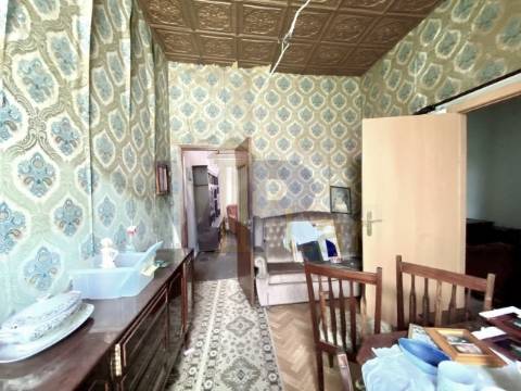 Moradia T3 para remodelar - Porto / Ramalde (à Casa de Saúde Boavista)