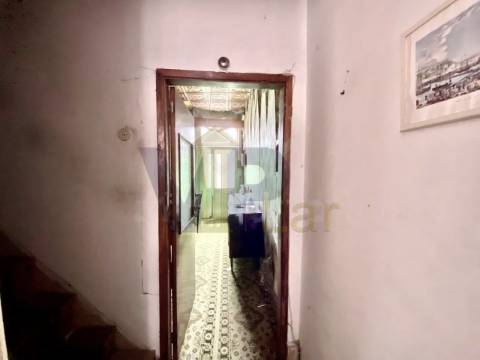 Moradia T3 para remodelar - Porto / Ramalde (à Casa de Saúde Boavista)