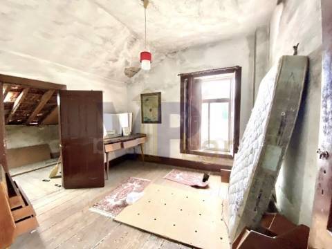 Moradia T3 para remodelar - Porto / Ramalde (à Casa de Saúde Boavista)