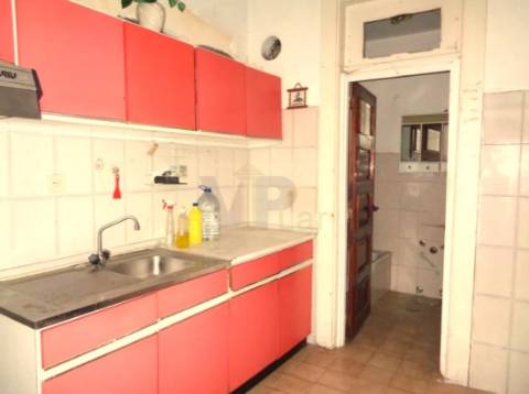 Moradia T3 para remodelar - Porto / Ramalde (à Casa de Saúde Boavista)