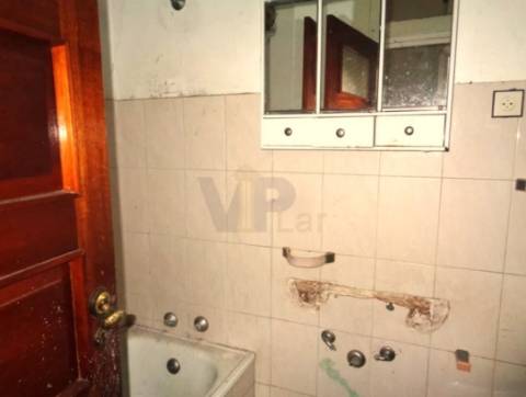 Moradia T3 para remodelar - Porto / Ramalde (à Casa de Saúde Boavista)