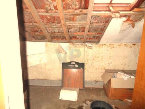 Moradia T3 para remodelar - Porto / Ramalde (à Casa de Saúde Boavista)