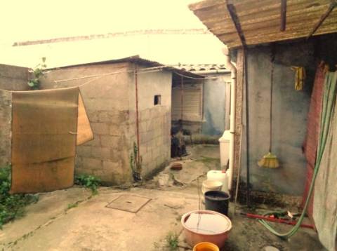 Moradia T3 para remodelar - Porto / Ramalde (à Casa de Saúde Boavista)