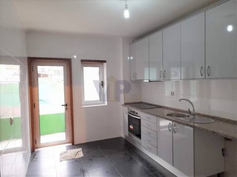 T3 Renovado com garagem Box - Rio Tinto