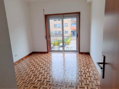 T3 Renovado com garagem Box - Rio Tinto