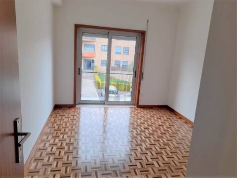 T3 Renovado com garagem Box - Rio Tinto