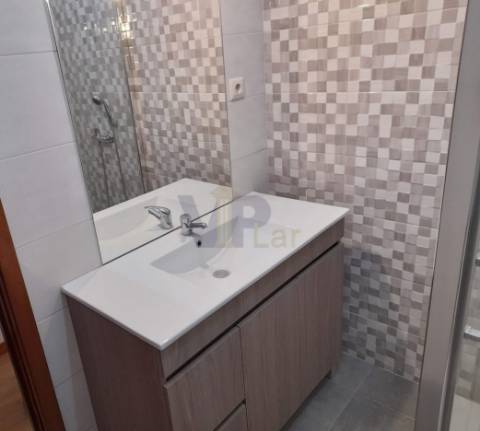 T3 Renovado com garagem Box - Rio Tinto