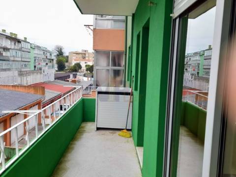 T3 Renovado com garagem Box - Rio Tinto