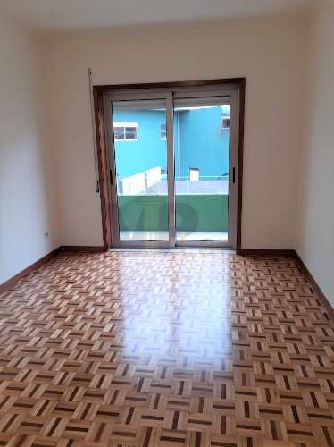 T3 Renovado com garagem Box - Rio Tinto