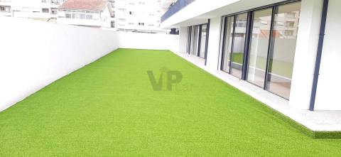 T4 NOVO c/ Terraço +/-300m² e 4 Lug. garagem no centro de Rio Tinto
