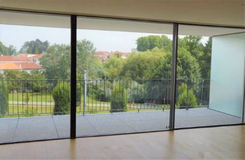 T4 NOVO c/ Terraço +/-300m² e 4 Lug. garagem no centro de Rio Tinto