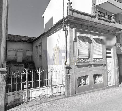 Moradia para Restaurar T4 Venda em Águas Santas,Maia