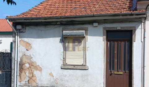 Terreno c/ 252m² c/ Moradia T2 - S. Mamede de Infesta