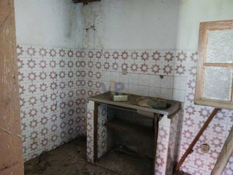 Terreno c/ 252m² c/ Moradia T2 - S. Mamede de Infesta