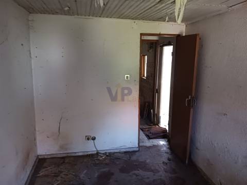 Terreno c/ 252m² c/ Moradia T2 - S. Mamede de Infesta