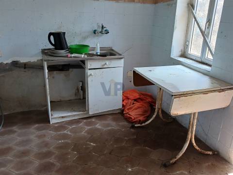 Terreno c/ 252m² c/ Moradia T2 - S. Mamede de Infesta