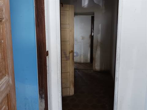 Terreno c/ 252m² c/ Moradia T2 - S. Mamede de Infesta