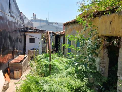 Terreno c/ 252m² c/ Moradia T2 - S. Mamede de Infesta