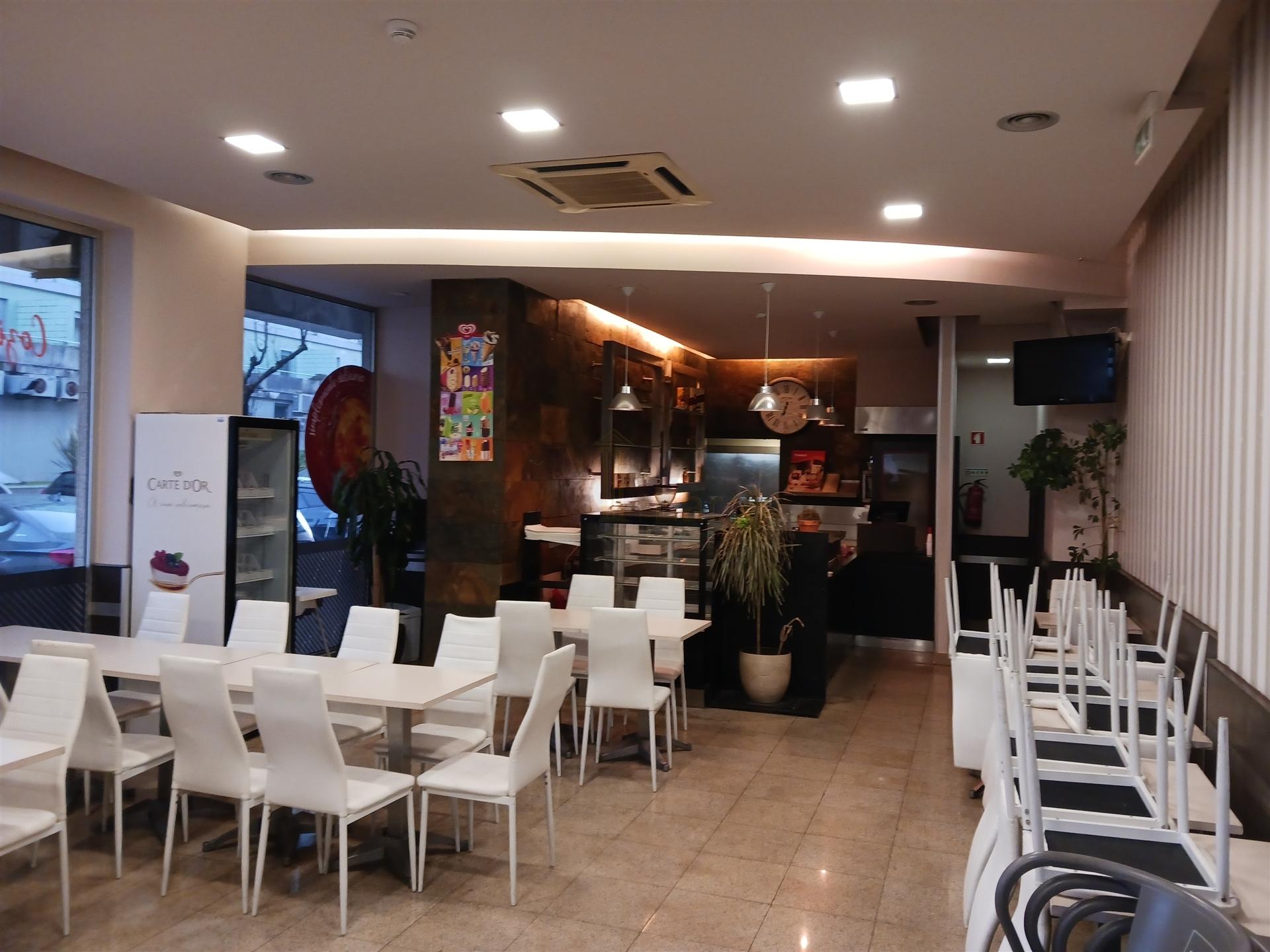 Trespasse Restaurante Equipado c/ 135m² - ao Polo Universitário / HSJoão