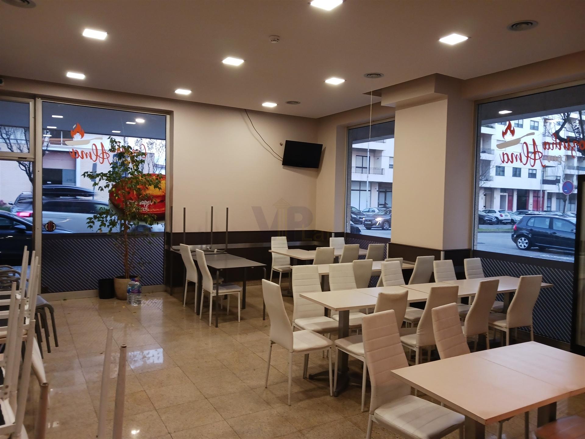 Trespasse Restaurante Equipado c/ 135m² - ao Polo Universitário / HSJoão