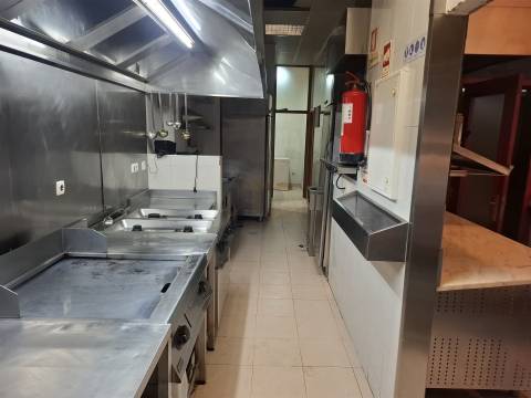 Trespasse Restaurante Equipado c/ 135m² - ao Polo Universitário / HSJoão