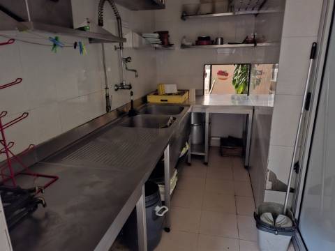 Trespasse Restaurante Equipado c/ 135m² - ao Polo Universitário / HSJoão