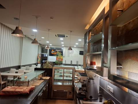 Trespasse Restaurante Equipado c/ 135m² - ao Polo Universitário / HSJoão