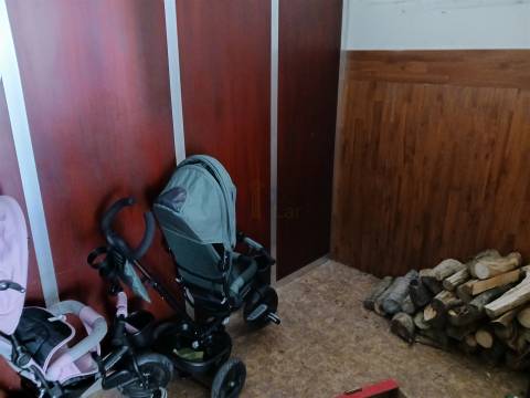 Loja c/ aprox. 85m² - À Rua D. Afonso Henriques, no Corim