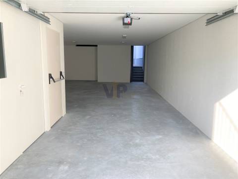 Excelente Moradia T4 c/ Jardins e 2 Terraços - Leça do Balio