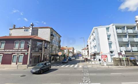 Moradia p/ Reabilitar - A 5 min. H.São João (Amial)