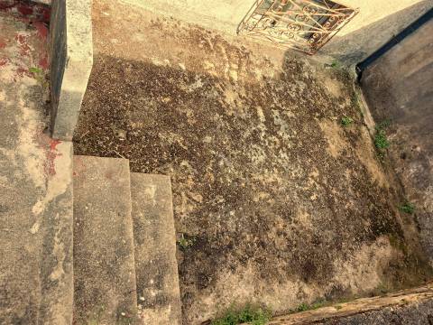 Moradia p/ Reabilitar - A 5 min. H.São João (Amial)