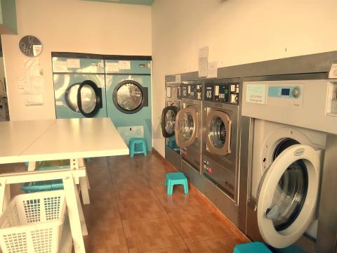 Trespasse de Lavandaria Self Service e Engomadoria - Amial (Porto) A Funcionar!