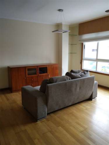 T2 mobilado e equipado c/ garagem - Porto (Ramalde)