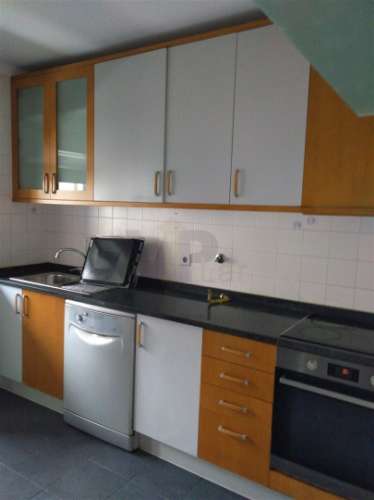 T2 mobilado e equipado c/ garagem - Porto (Ramalde)