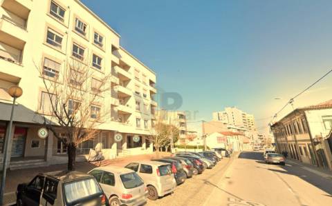 Aos Construtores: Terreno p/ Prédio c/ 28x T2  Maia (Águas Santas)