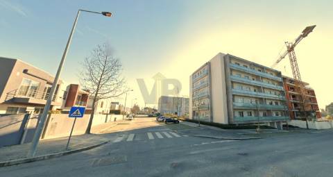 Aos Construtores: Terreno p/ Prédio c/ 28x T2  Maia (Águas Santas)